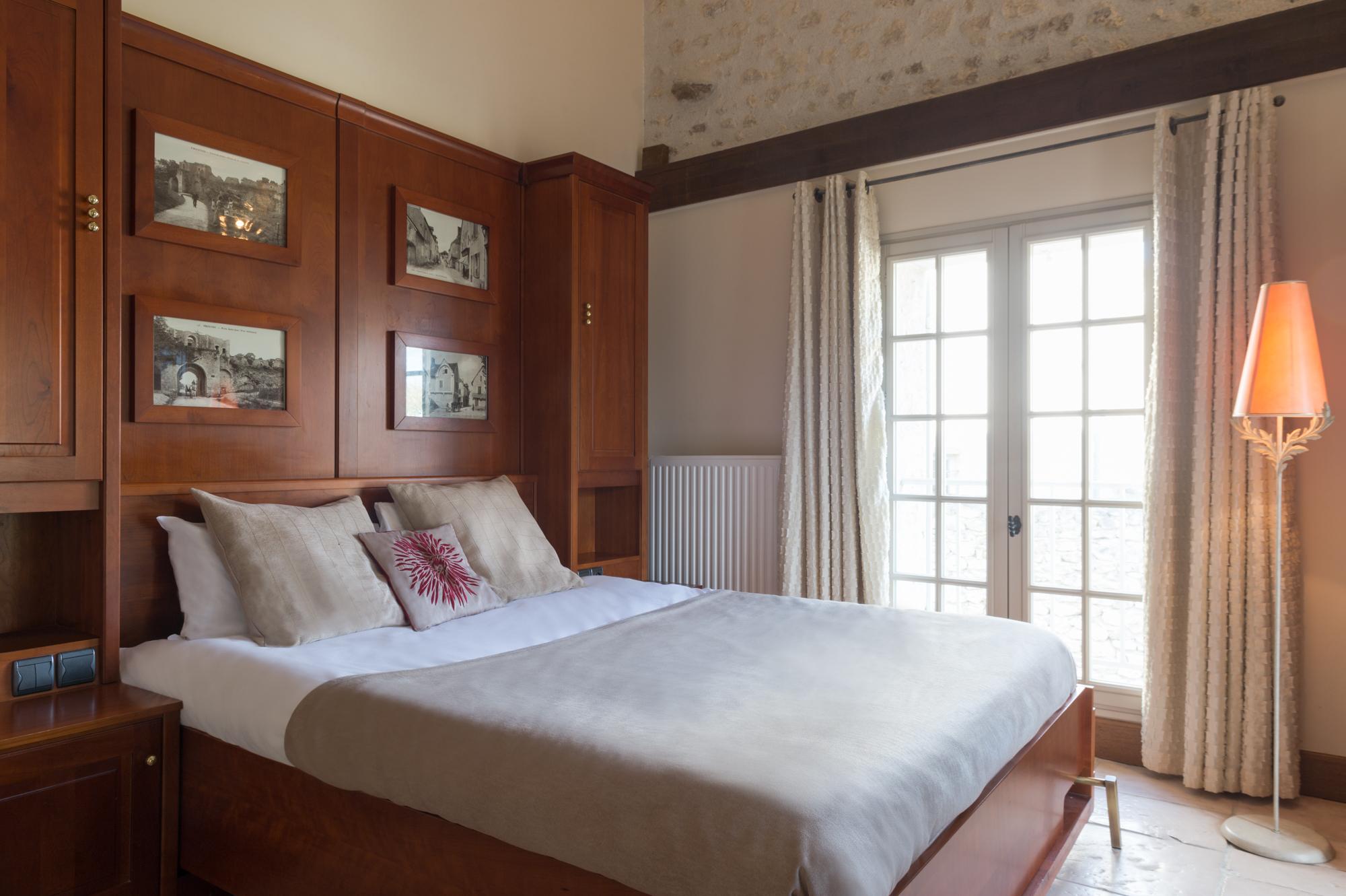 Hotel Aux Vieux Remparts, The Originals Relais Provins Eksteriør bilde