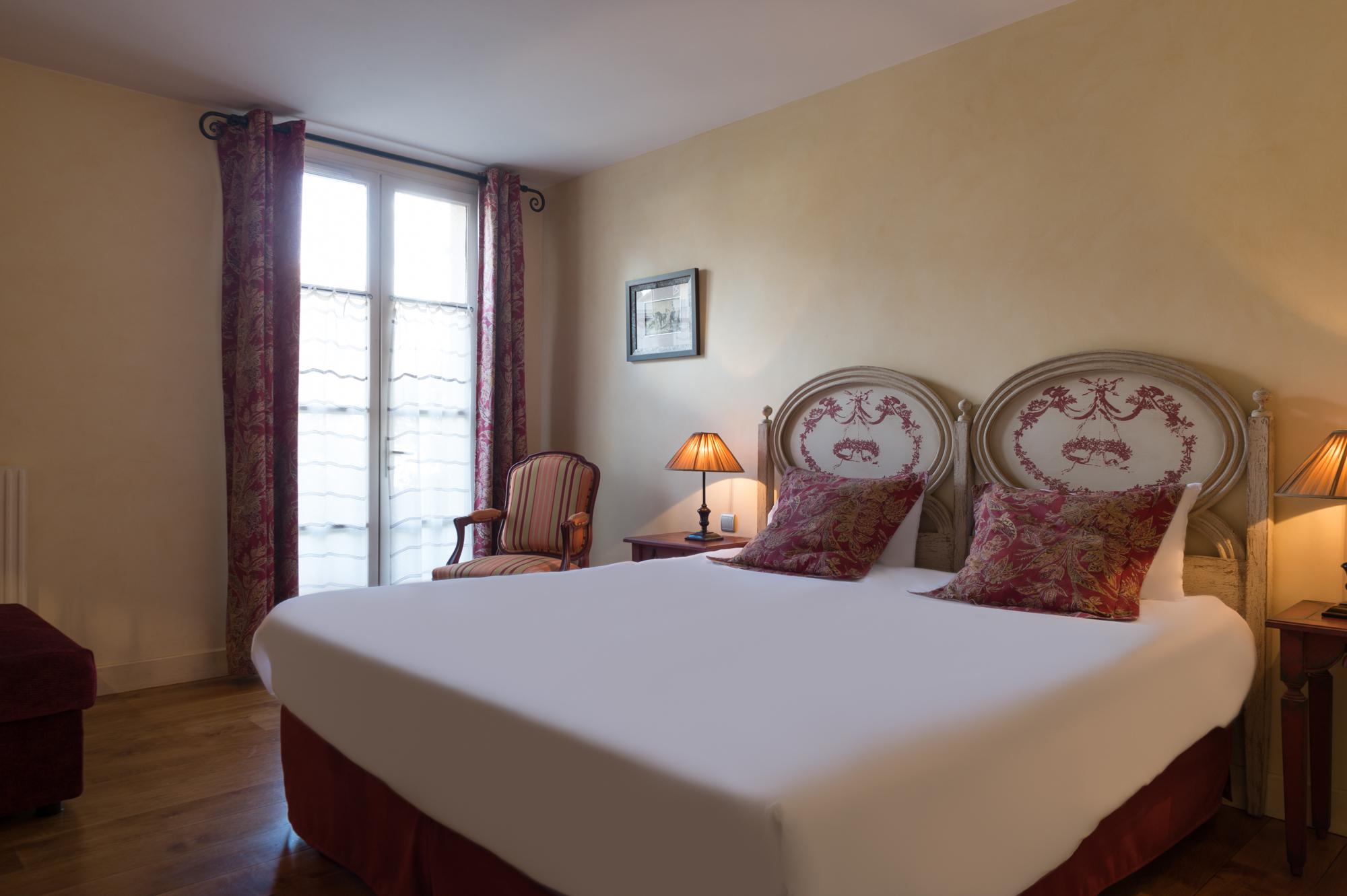 Hotel Aux Vieux Remparts, The Originals Relais Provins Eksteriør bilde