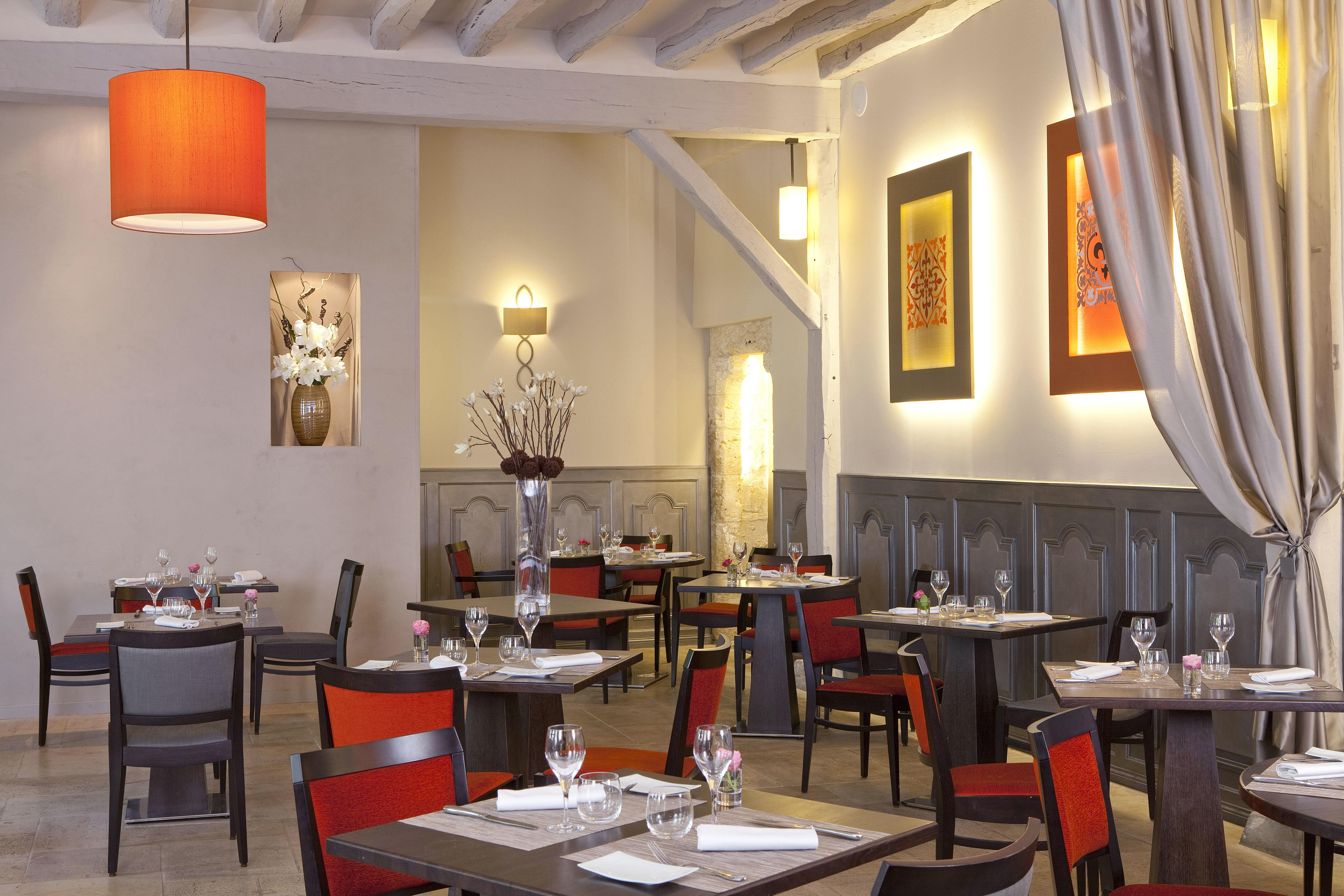 Hotel Aux Vieux Remparts, The Originals Relais Provins Eksteriør bilde