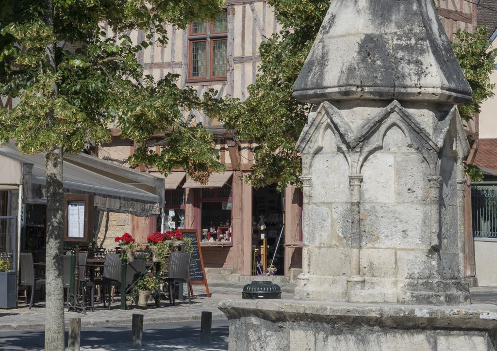 Hotel Aux Vieux Remparts, The Originals Relais Provins Eksteriør bilde