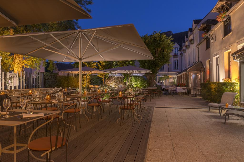 Hotel Aux Vieux Remparts, The Originals Relais Provins Eksteriør bilde