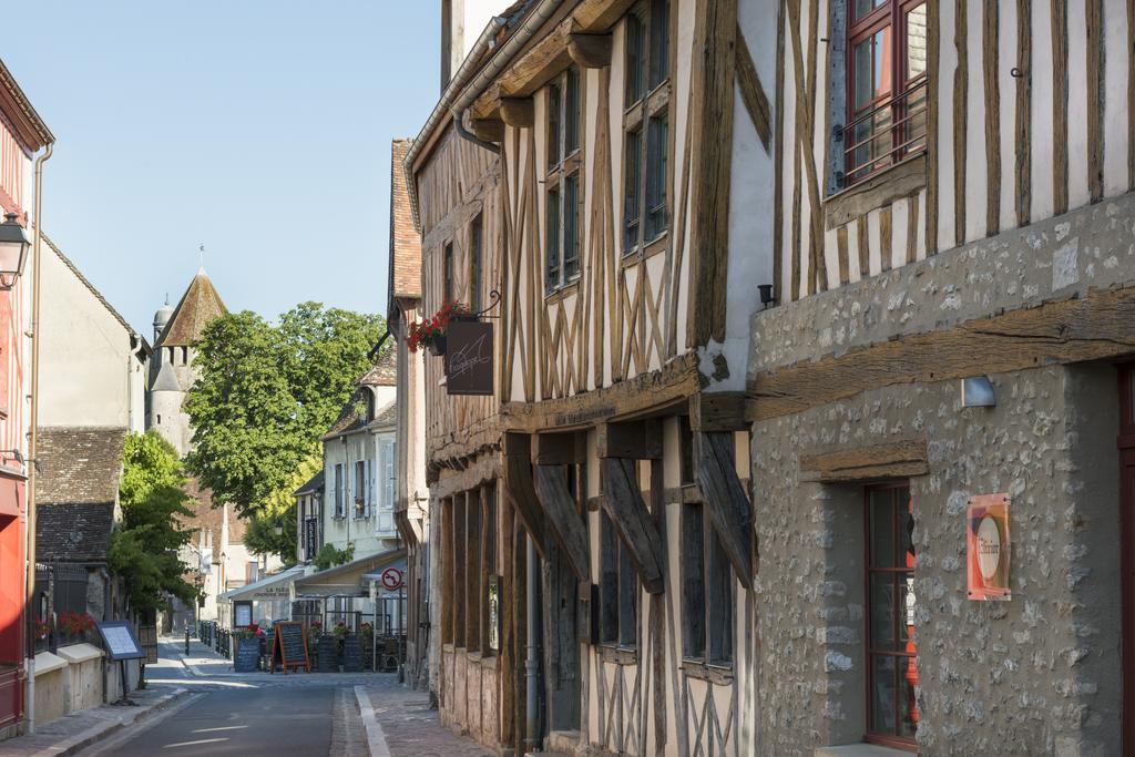 Hotel Aux Vieux Remparts, The Originals Relais Provins Eksteriør bilde