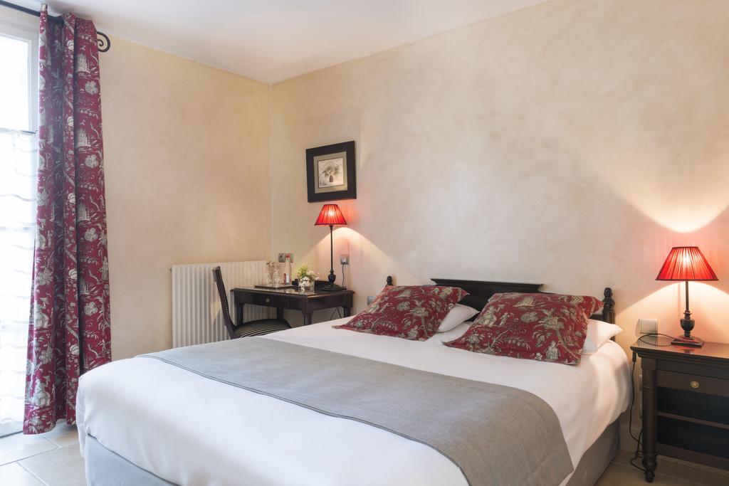 Hotel Aux Vieux Remparts, The Originals Relais Provins Eksteriør bilde
